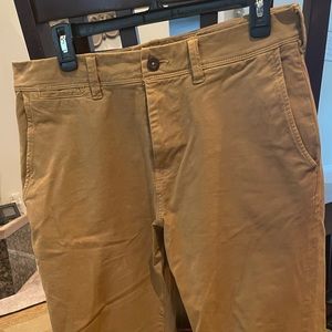 American Eagle khaki pants. 360 EXTREME FLEX. Slim fit. 31x32